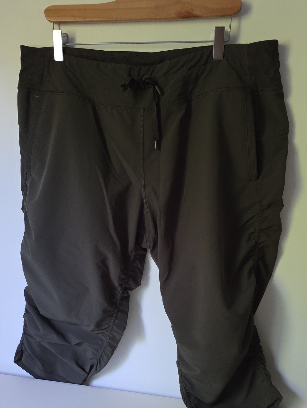 Kirkland Signature Olive Green Cropped Drawstring Pants